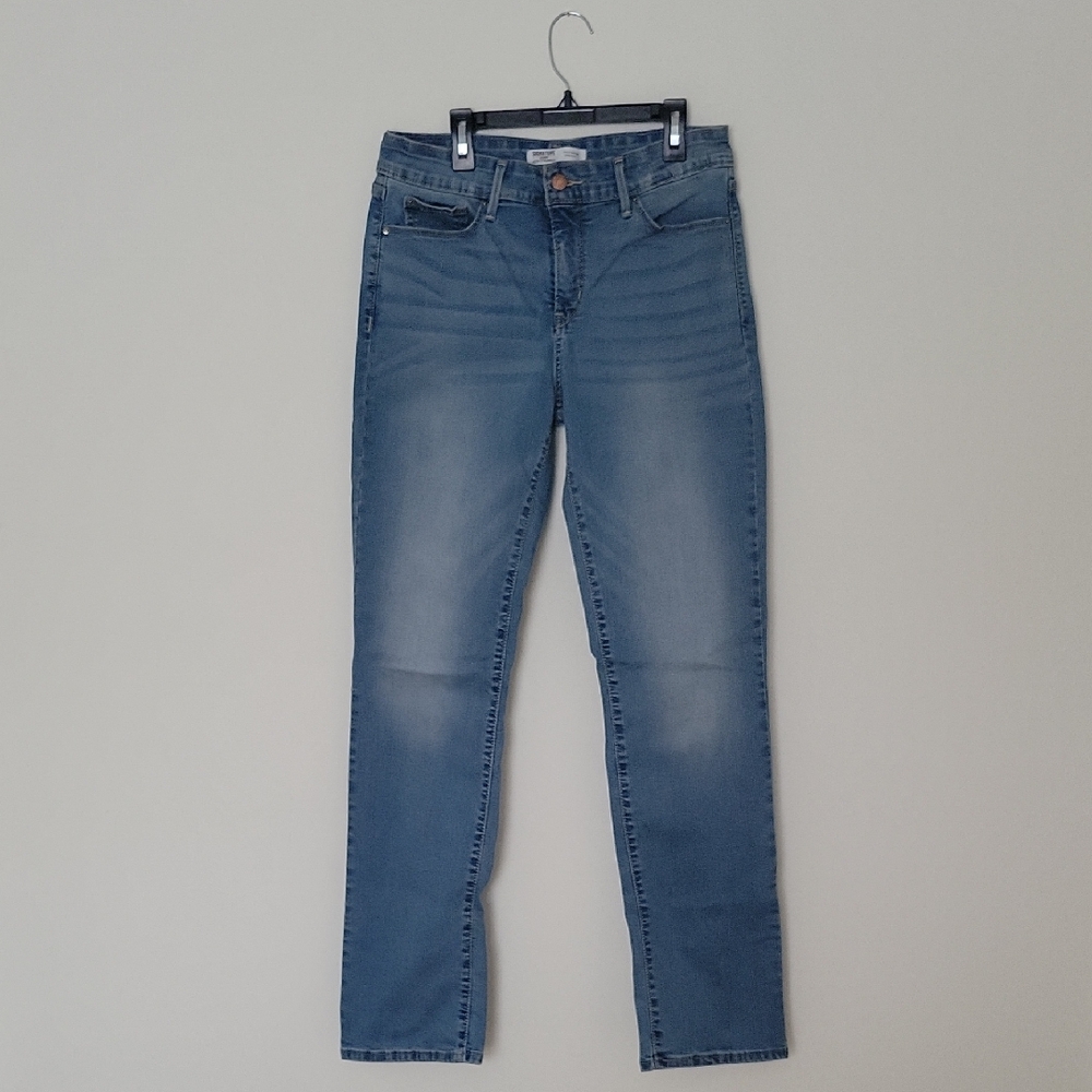 Levi's Women's Skinny Jeans in Classic Blue Size 6